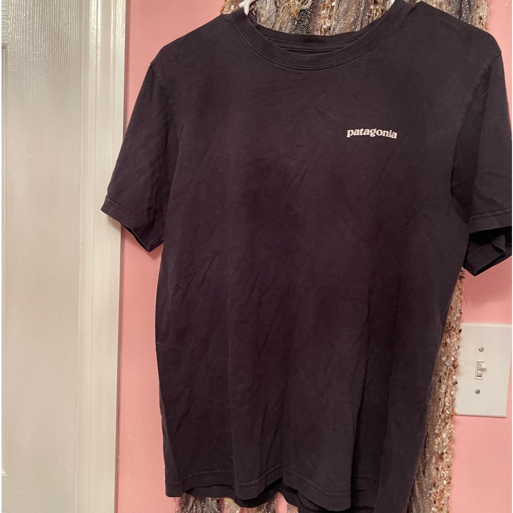Patagonia T. Size M. Black in color